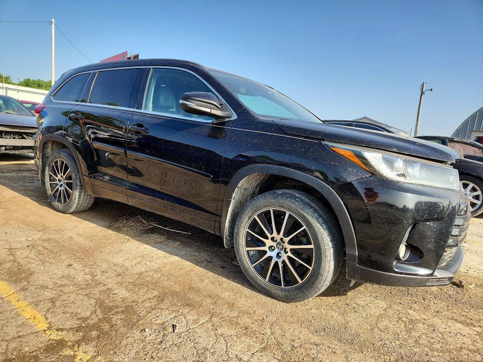 2018 Toyota Highlander მანქანა იყიდება აუქციონზე, vin: 5TDJZRFH8JS554770, აუქციონის ნომერი: 50747946