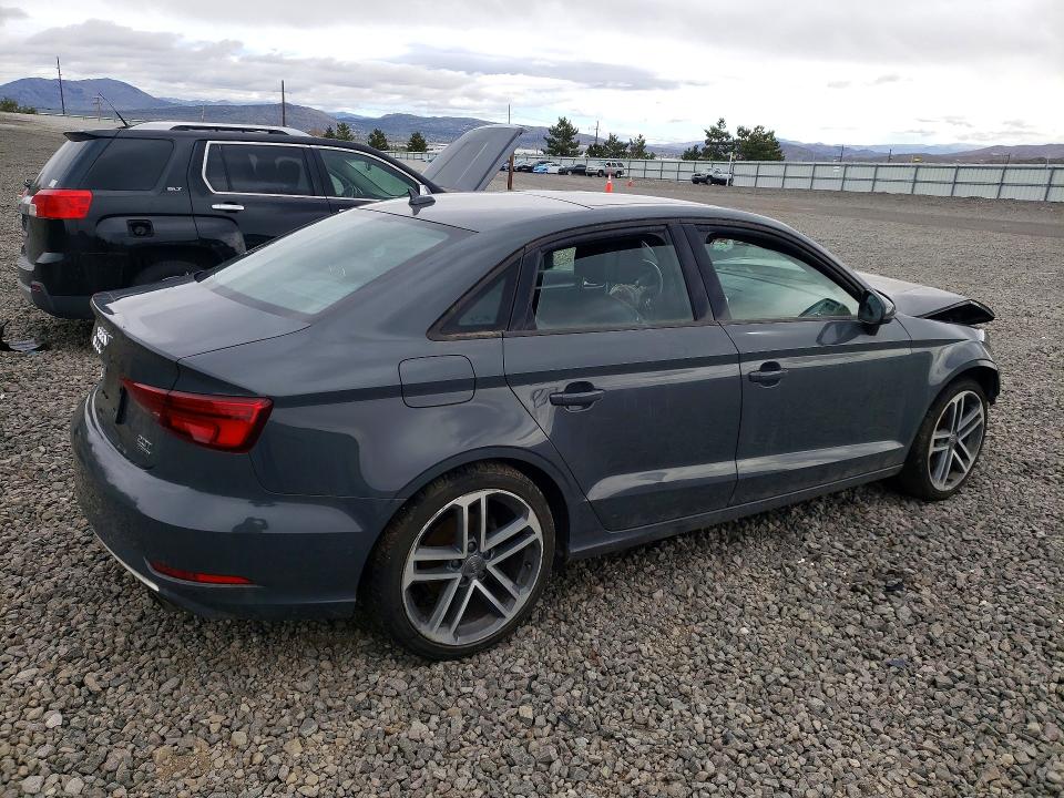Продажа на аукционе авто 2018 Audi A3, vin: WAUB8GFF1J1026251, номер лота: 50527926