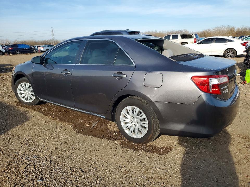 49051256 :رقم المزاد ، 4T4BF1FK2ER433245 vin ، 2014 Toyota Camry مزاد بيع