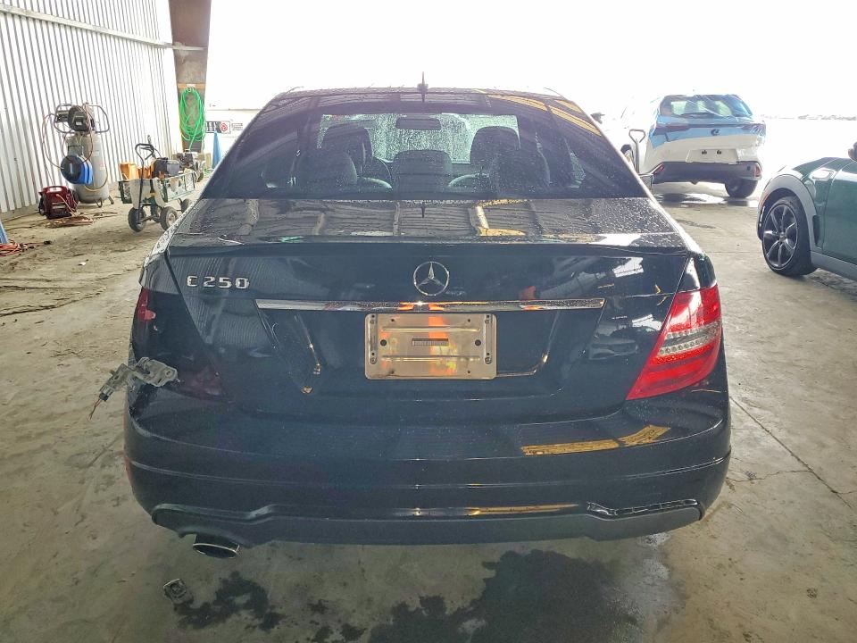 Продажа на аукционе авто 2013 Mercedes-benz C, vin: WDDGF4HB7DA779400, номер лота: 50778076