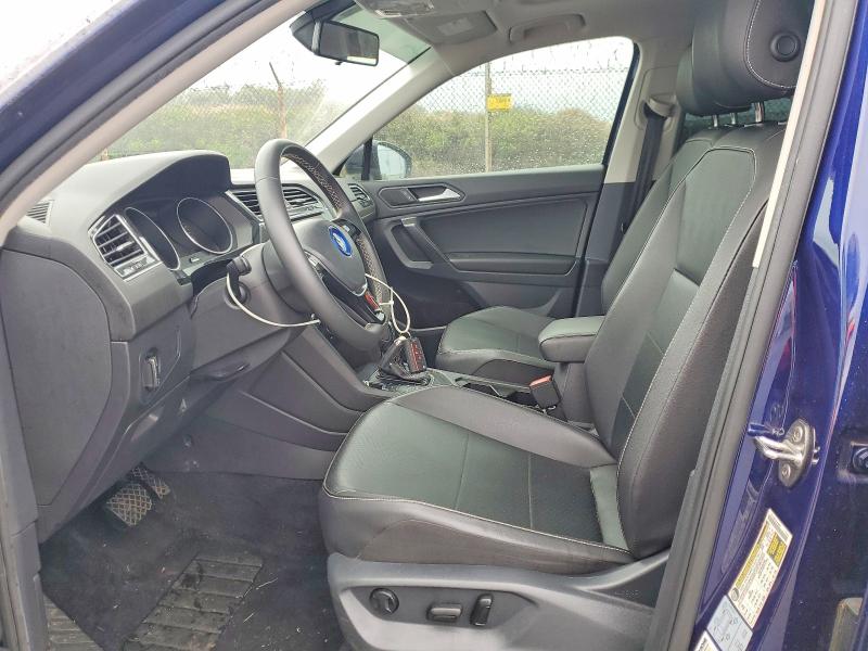 48679126 :رقم المزاد ، 3VV3B7AX5MM082582 vin ، 2021 Volkswagen Tiguan مزاد بيع