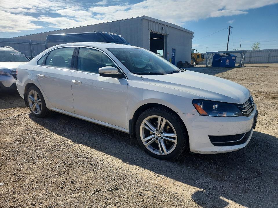 51477816 :رقم المزاد ، 1VWBN7A38EC036498 vin ، 2014 Volkswagen Passat مزاد بيع