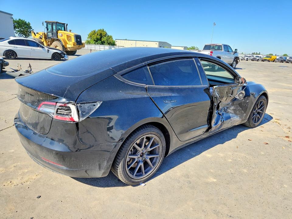 48835856 :رقم المزاد ، 5YJ3E1EAXJF057783 vin ، 2018 Tesla Model 3 مزاد بيع