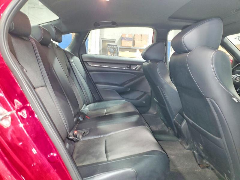 52016936 :رقم المزاد ، 1HGCV1F36JA812129 vin ، 2018 Honda Accord مزاد بيع