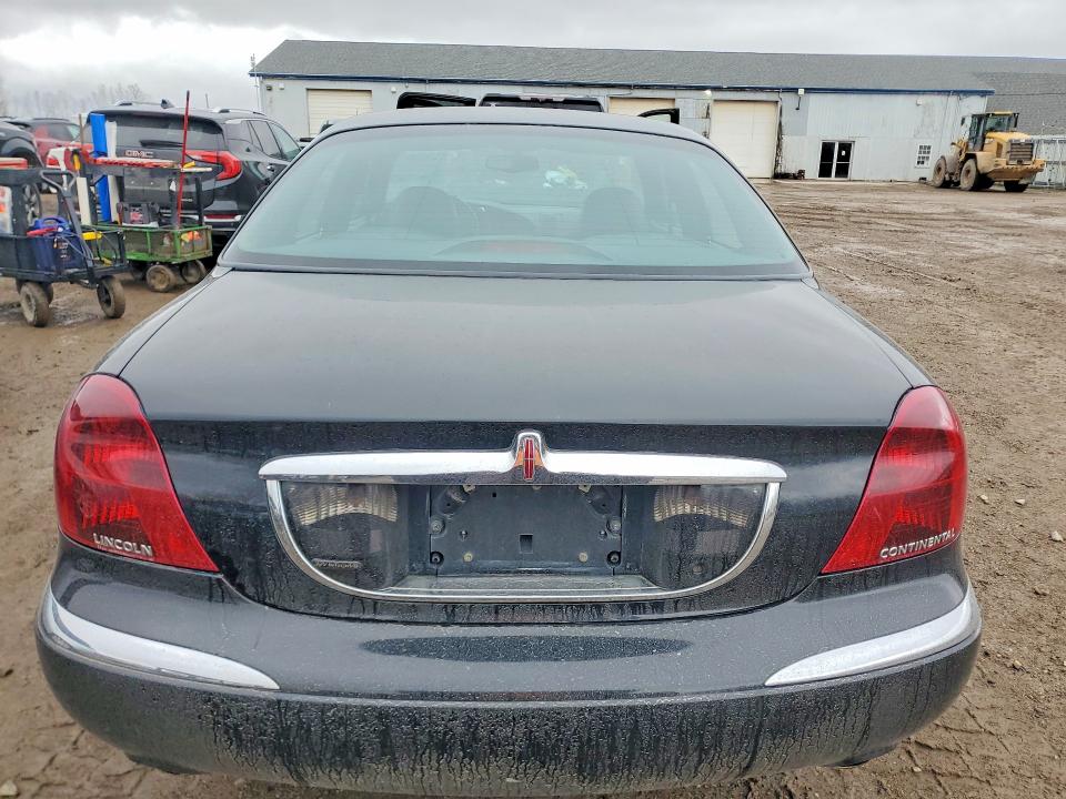 48840856 :رقم المزاد ، 1LNHM97V72Y600639 vin ، 2002 Lincoln Townhouse Continental مزاد بيع