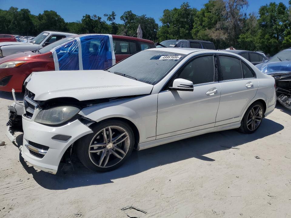 2013 Mercedes-benz C მანქანა იყიდება აუქციონზე, vin: WDDGF4HB8DA777090, აუქციონის ნომერი: 49983686