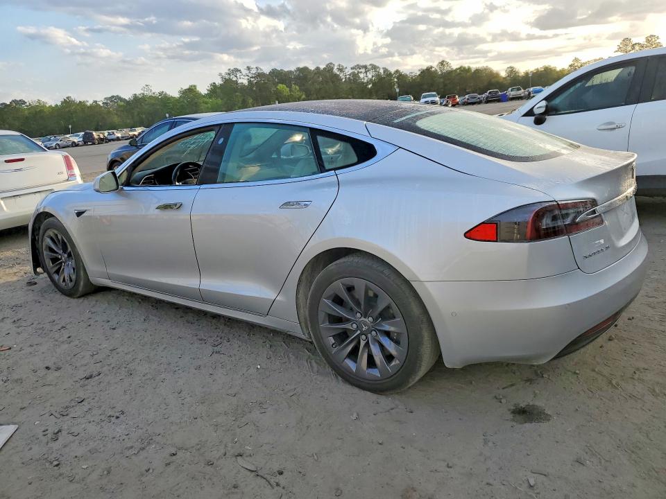 48327806 :رقم المزاد ، 5YJSA1E27HF231691 vin ، 2017 Tesla Model S مزاد بيع