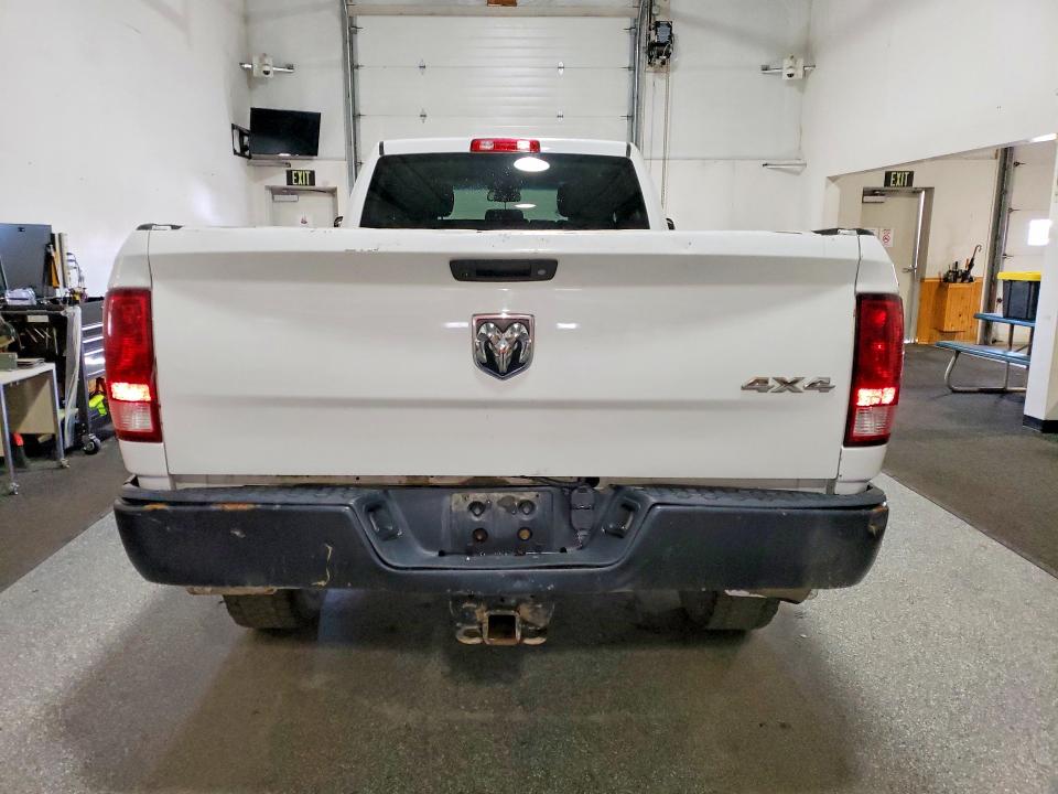 51900616 :رقم المزاد ، 3C6UR5HL6JG145244 vin ، 2018 Ram 2500 مزاد بيع