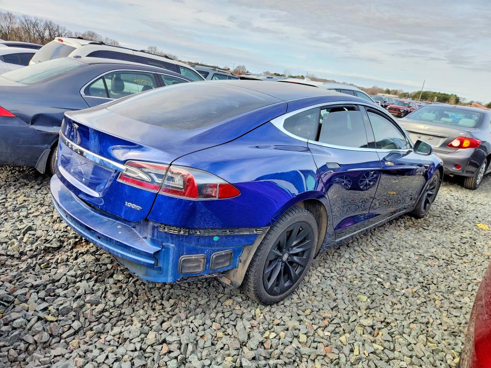 47725606 :رقم المزاد ، 5YJSA1E20JF268300 vin ، 2018 Tesla Model S مزاد بيع