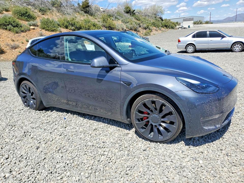 51592066 :رقم المزاد ، 7SAYGDEF2NF340670 vin ، 2022 Tesla Model Y مزاد بيع