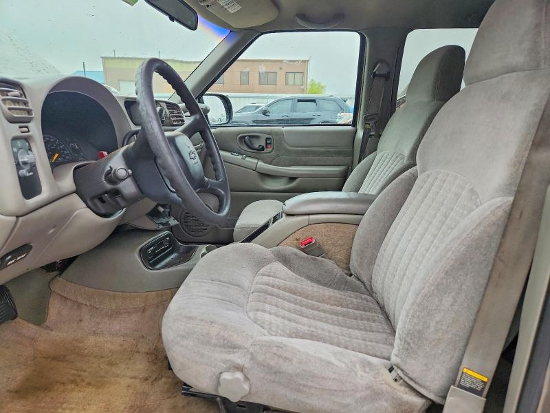 49545406 :رقم المزاد ، 1GNCS13W0Y2152672 vin ، 2000 Chevrolet Blazer مزاد بيع