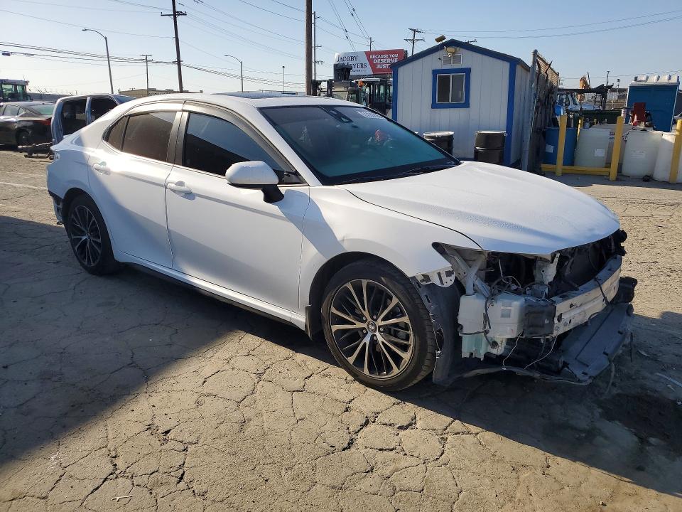 2018 Toyota Camry მანქანა იყიდება აუქციონზე, vin: 4T1B11HKXJU638957, აუქციონის ნომერი: 51190626