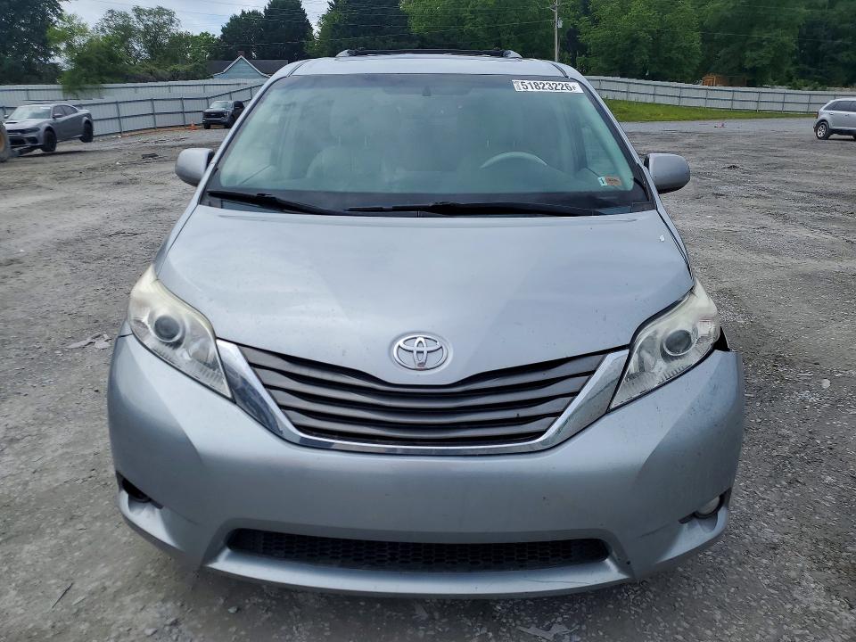 51823226 :رقم المزاد ، 5TDDK3DC5ES082281 vin ، 2014 Toyota Sienna مزاد بيع