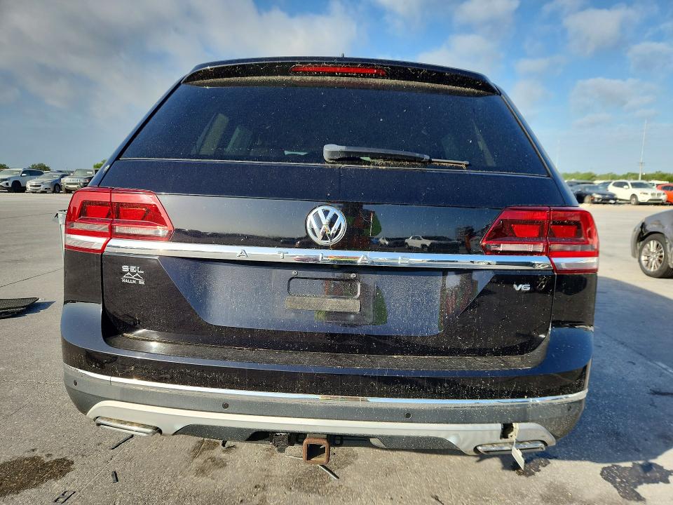 49583696 :رقم المزاد ، 1V2ER2CA8JC528783 vin ، 2018 Volkswagen Atlas مزاد بيع