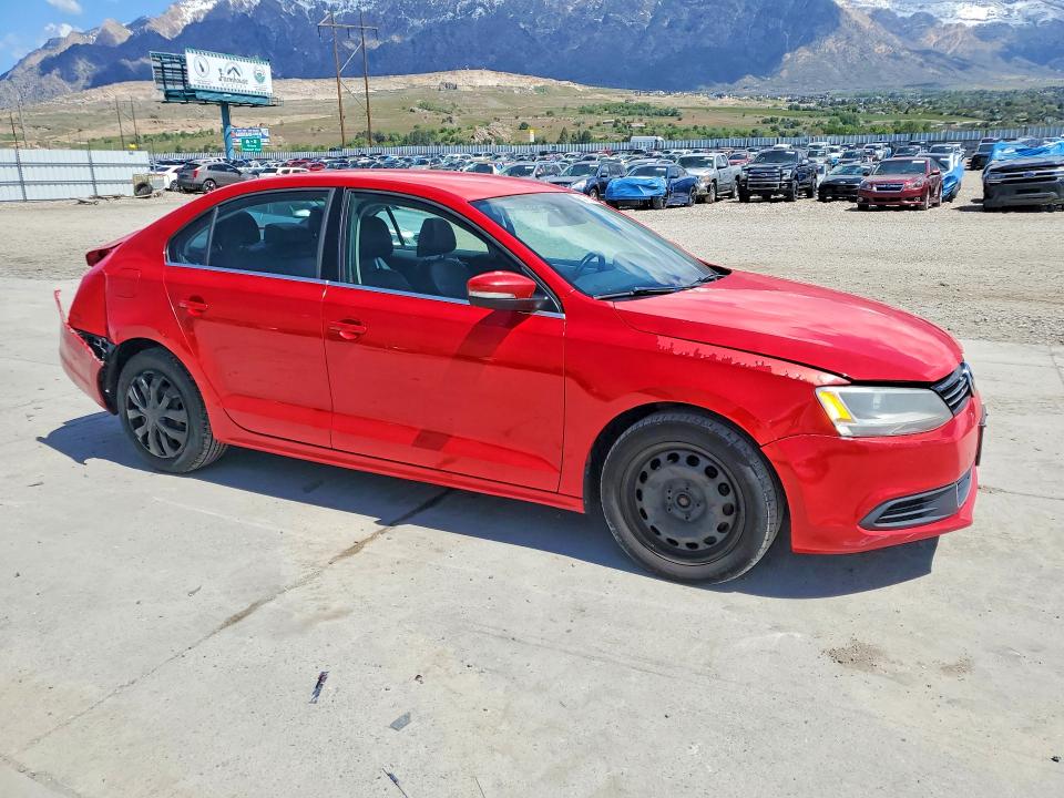 52170526 :رقم المزاد ، 3VWDP7AJ0DM206657 vin ، 2013 Volkswagen Jetta مزاد بيع