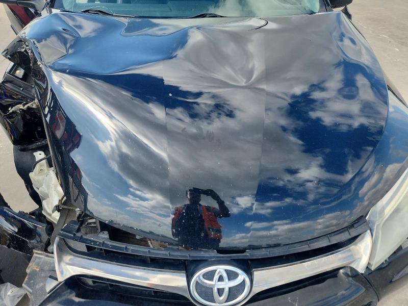 49638506 :رقم المزاد ، 4T1BF1FKXFU937831 vin ، 2015 Toyota Camry مزاد بيع