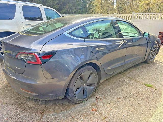 48531806 :رقم المزاد ، 5YJ3E1EB4JF122216 vin ، 2018 Tesla Model 3 مزاد بيع