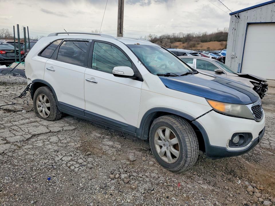 48937596 :رقم المزاد ، 5XYKT4A12BG052693 vin ، 2011 Kia Sorento مزاد بيع