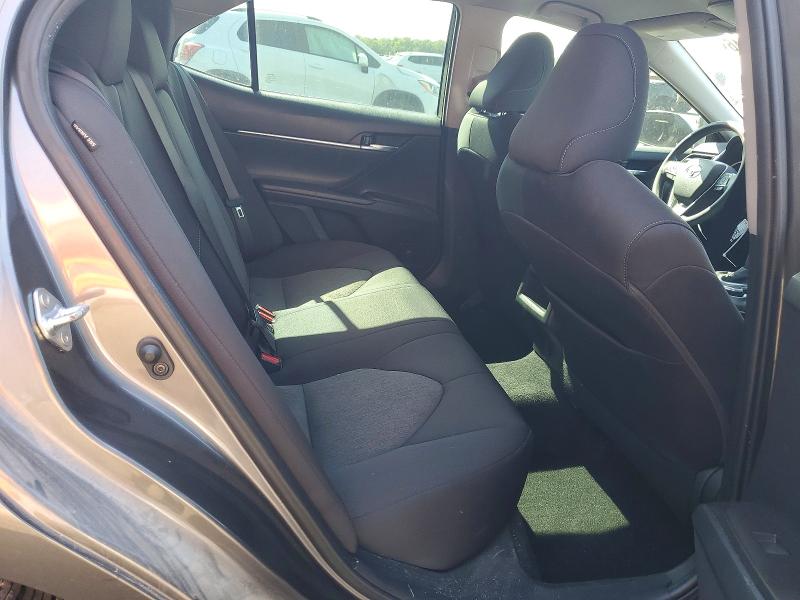50612646 :رقم المزاد ، 4T1C11AK9MU562442 vin ، 2021 Toyota Camry مزاد بيع