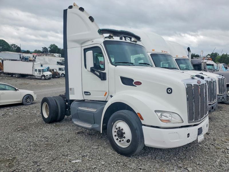 Продаж на аукціоні авто 2017 Peterbilt 579, vin: 1XPBA48X1HD428449, номер лоту: 50610846
