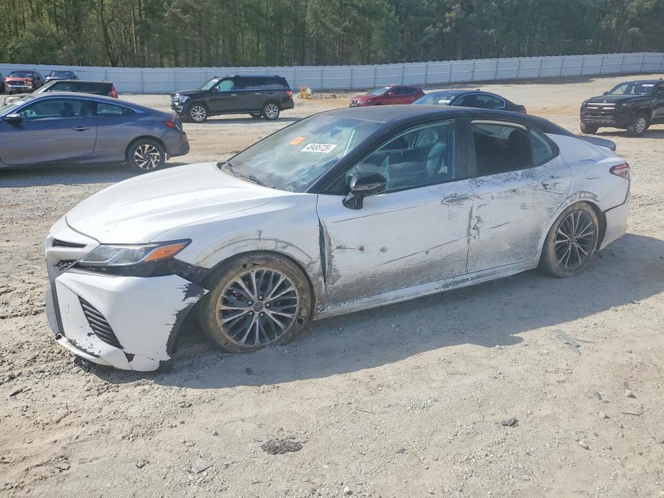 48495726 :رقم المزاد ، 4T1B11HK2KU742182 vin ، 2019 Toyota Camry مزاد بيع