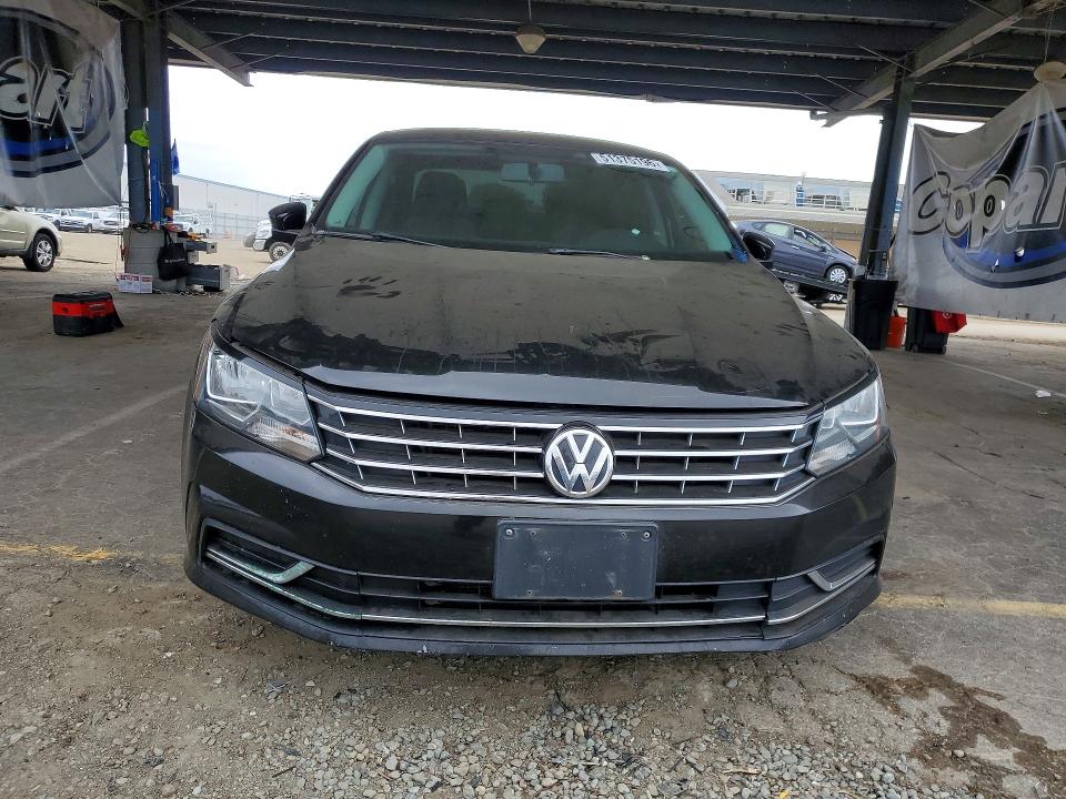 51375196 :رقم المزاد ، 1VWAT7A36GC055510 vin ، 2016 Volkswagen Passat مزاد بيع