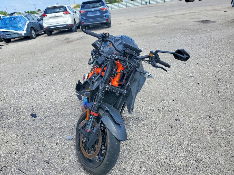 47615806 :رقم المزاد ، VBKV39408LM925729 vin ، 2020 Ktm 1290 مزاد بيع