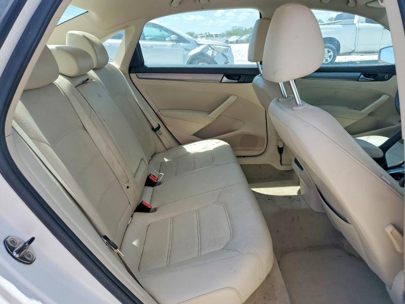 50061646 :رقم المزاد ، 1VWBN7A31EC073943 vin ، 2014 Volkswagen Passat مزاد بيع