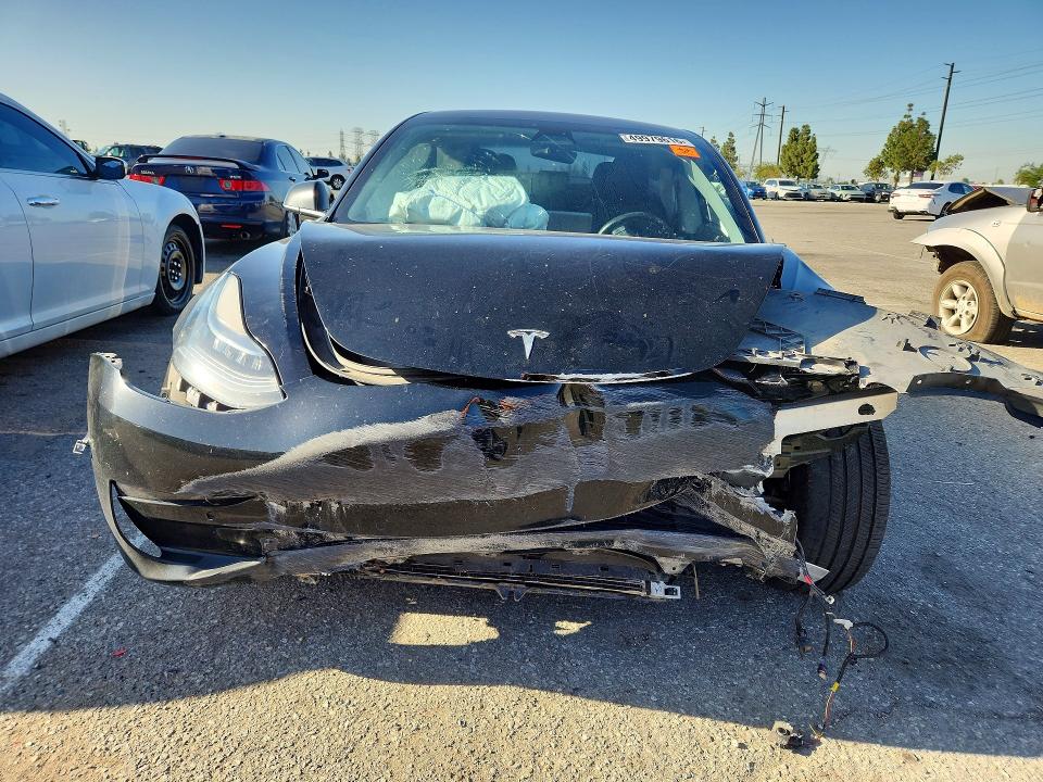 49979616 :رقم المزاد ، 5YJ3E1EA6JF042052 vin ، 2018 Tesla Model 3 مزاد بيع