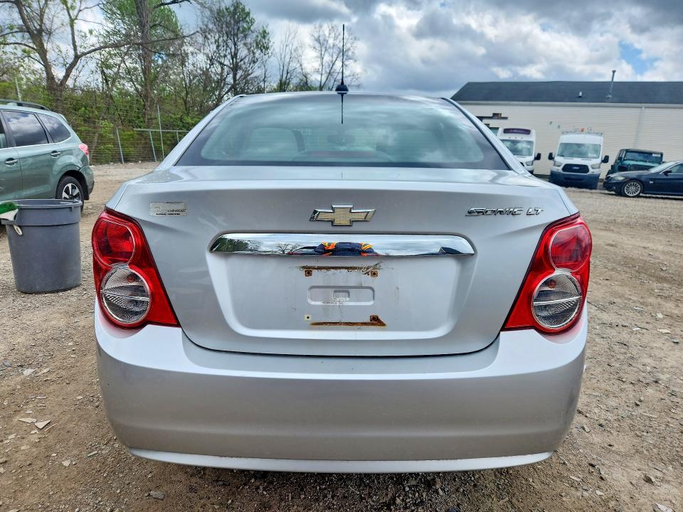 51614556 :رقم المزاد ، 1G1JC5SG5F4203351 vin ، 2015 Chevrolet Sonic مزاد بيع