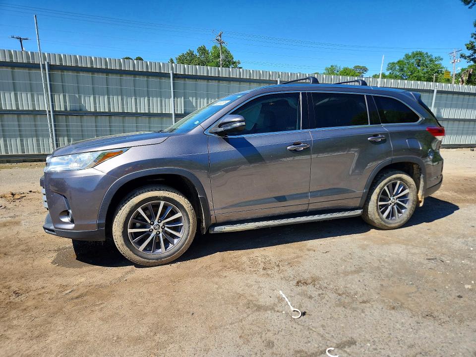 48898296 :رقم المزاد ، 5TDKZRFH1HS517977 vin ، 2017 Toyota Highlander مزاد بيع