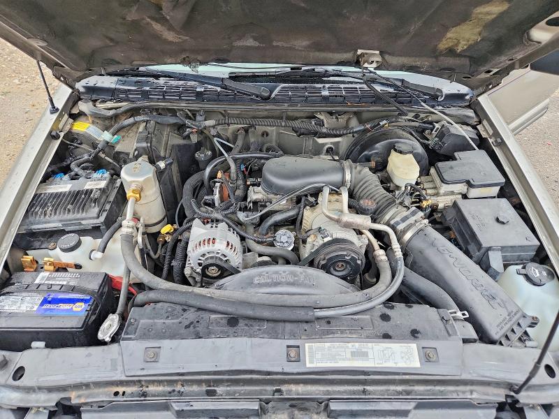 49545406 :رقم المزاد ، 1GNCS13W0Y2152672 vin ، 2000 Chevrolet Blazer مزاد بيع