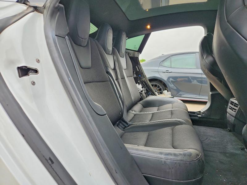 49022726 :رقم المزاد ، 5YJSA1E29JF268778 vin ، 2018 Tesla Model S مزاد بيع