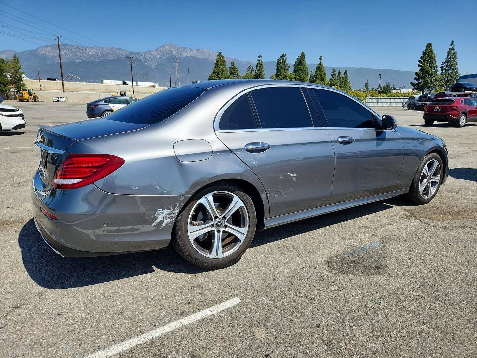 51439326 :رقم المزاد ، WDDZF4JB4JA316743 vin ، 2018 Mercedes-benz E مزاد بيع