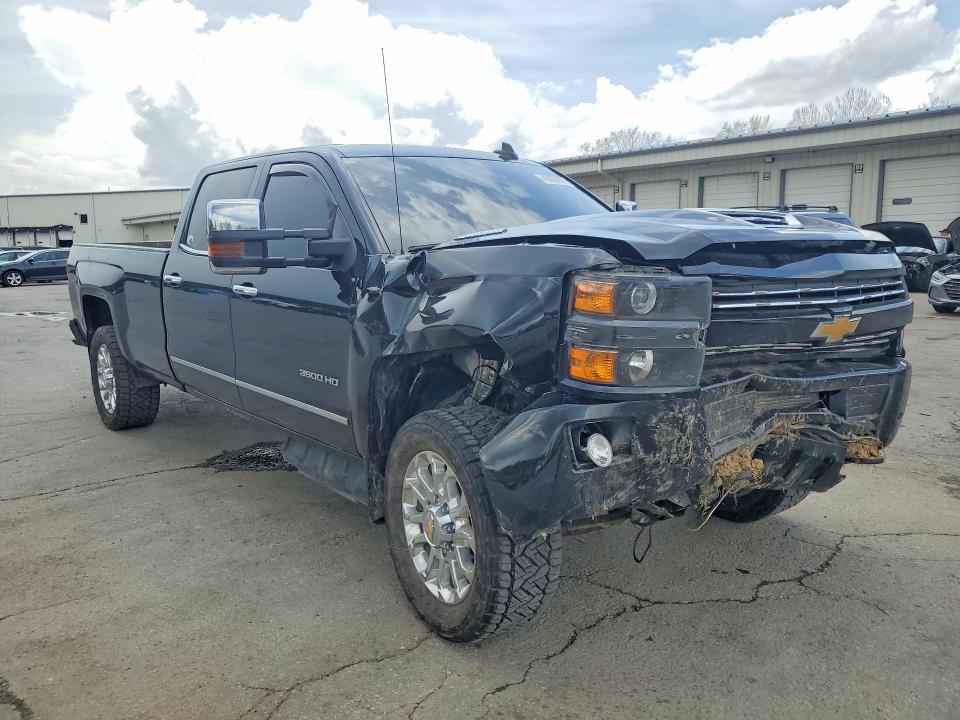 48630926 :رقم المزاد ، 1GC4K0CY7JF222899 vin ، 2018 Chevrolet Silverado مزاد بيع