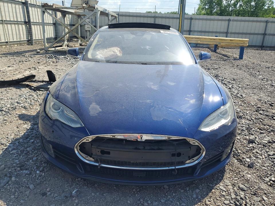 50713446 :رقم المزاد ، 5YJSA1E23FF106586 vin ، 2015 Tesla Model S مزاد بيع