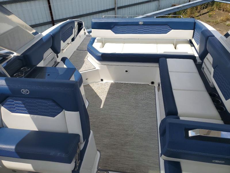 51194776 :رقم المزاد ، FGEA9103F222 vin ، 2022 Cobalt Boat مزاد بيع
