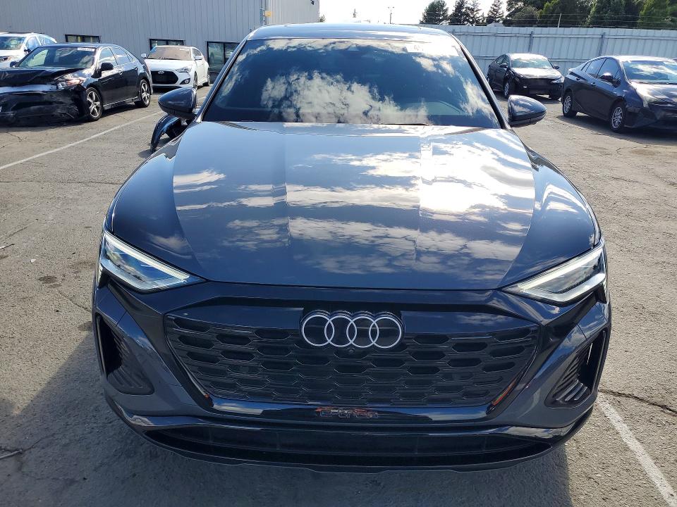 2024 Audi Q8 E-tron მანქანა იყიდება აუქციონზე, vin: WA1CAAGE6RB035171, აუქციონის ნომერი: 49744076