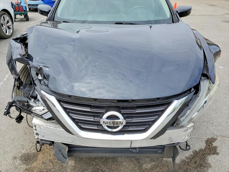49221126 :رقم المزاد ، 1N4AL3AP5JC253605 vin ، 2018 Nissan Altima مزاد بيع
