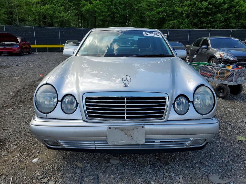 52021796 :رقم المزاد ، WDBJF25H5XA904152 vin ، 1999 Mercedes-benz E مزاد بيع