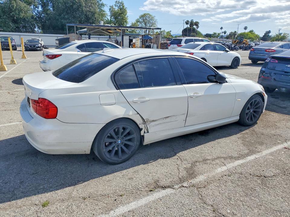 51146816 :رقم المزاد ، WBAPH5G52BNM80986 vin ، 2011 Bmw 328 مزاد بيع