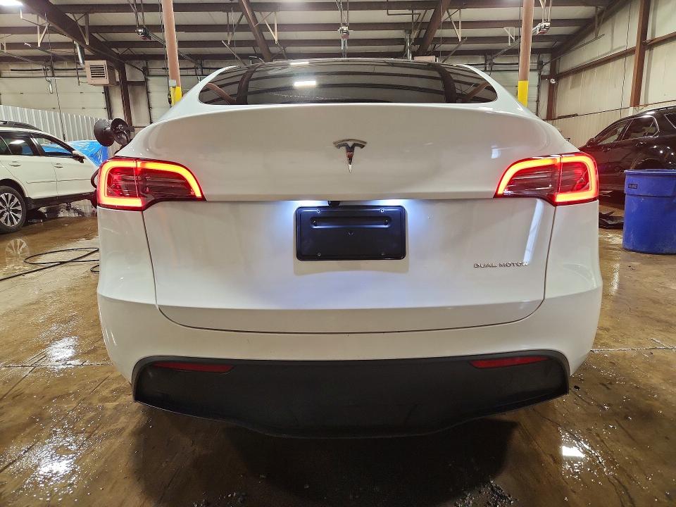 2024 Tesla Model Y მანქანა იყიდება აუქციონზე, vin: 7SAYGAEE4RF176558, აუქციონის ნომერი: 51104076