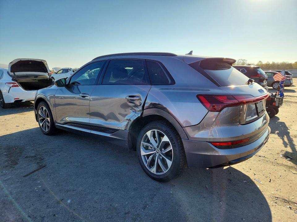 Aukcja sprzedaży 2021 Audi E-tron, vin: WA1LAAGEXMB010704, numer aukcji: 49129056
