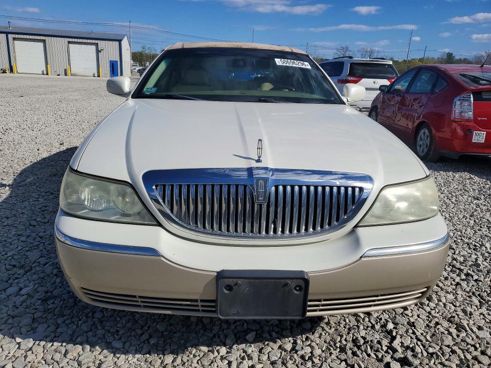 2006 Lincoln Town Car მანქანა იყიდება აუქციონზე, vin: 1LNHM83W56Y635906, აუქციონის ნომერი: 50696296