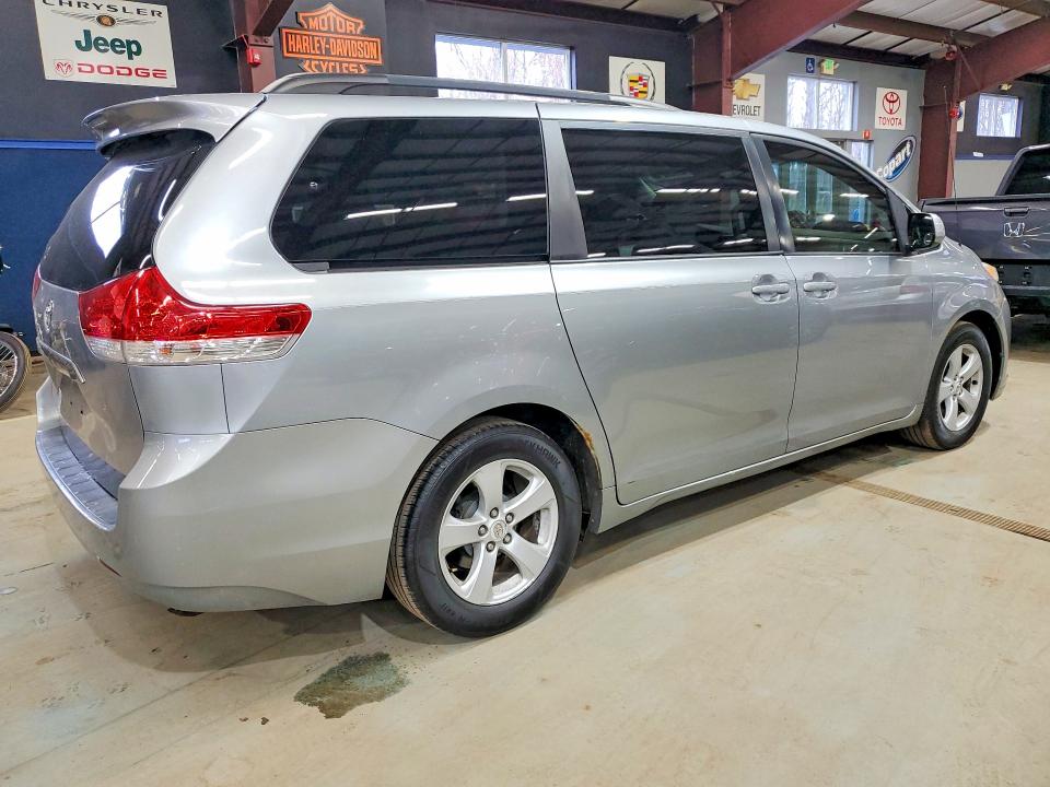 2011 Toyota Sienna მანქანა იყიდება აუქციონზე, vin: 5TDKK3DC2BS156713, აუქციონის ნომერი: 48600276