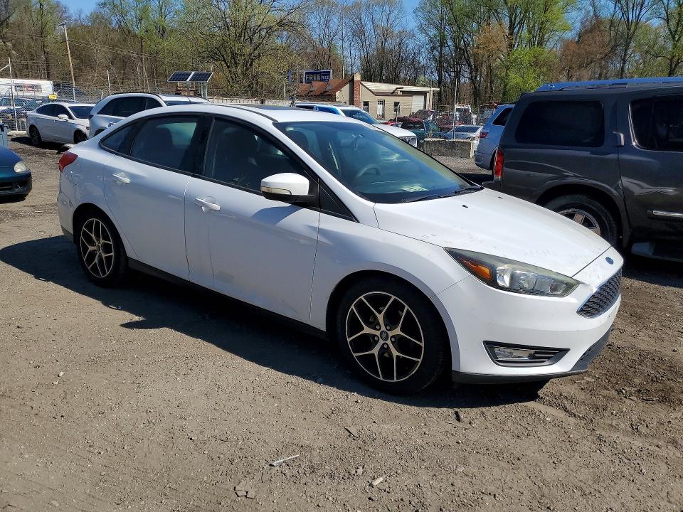 48826926 :رقم المزاد ، 1FADP3H26HL282469 vin ، 2017 Ford Focus مزاد بيع