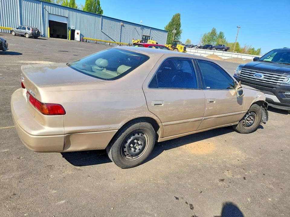 52019346 :رقم المزاد ، JT2BG28K8W0250156 vin ، 1998 Toyota Camry مزاد بيع
