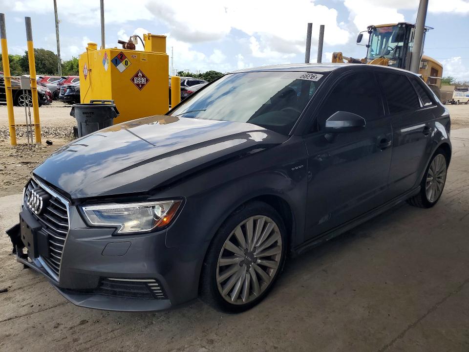 Продажа на аукционе авто 2017 Audi A3, vin: WAUUPBFF1HA103953, номер лота: 49406696