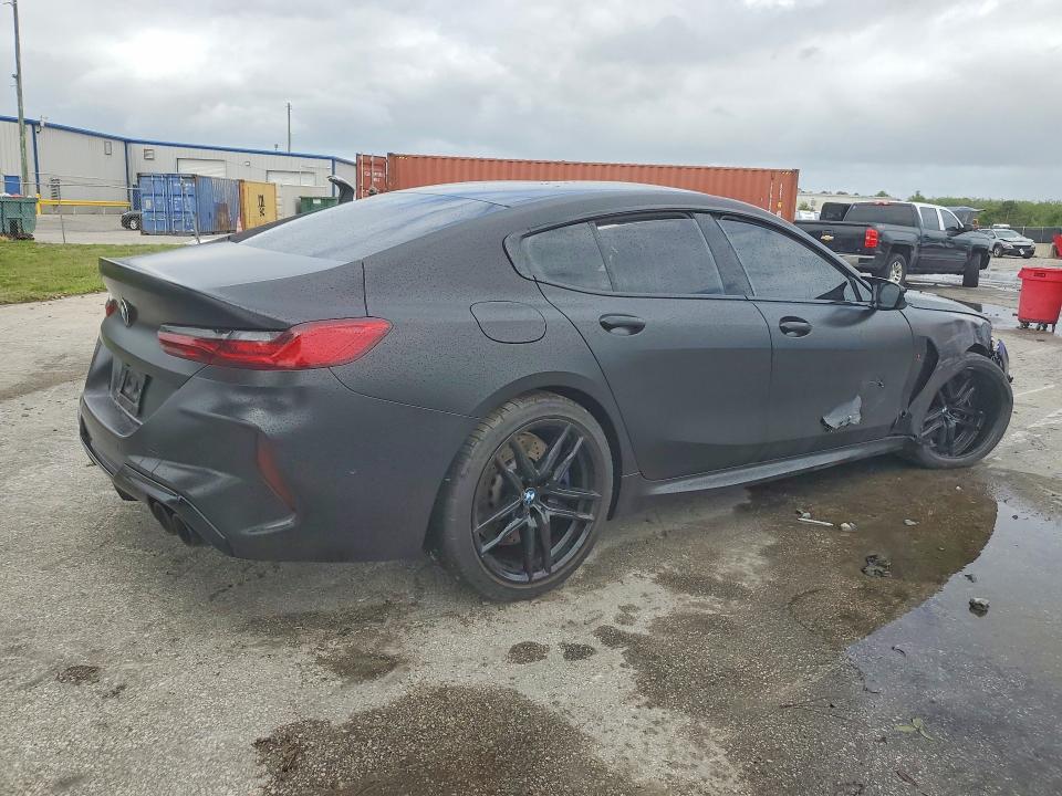 49313646 :رقم المزاد ، WBSGV0C03NCH18297 vin ، 2022 Bmw M8 مزاد بيع