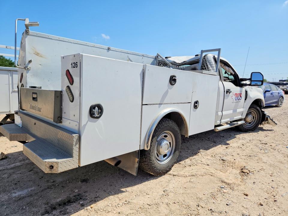 47809296 :رقم المزاد ، 1FDBF3E6XMEC33815 vin ، 2021 Ford F350 مزاد بيع